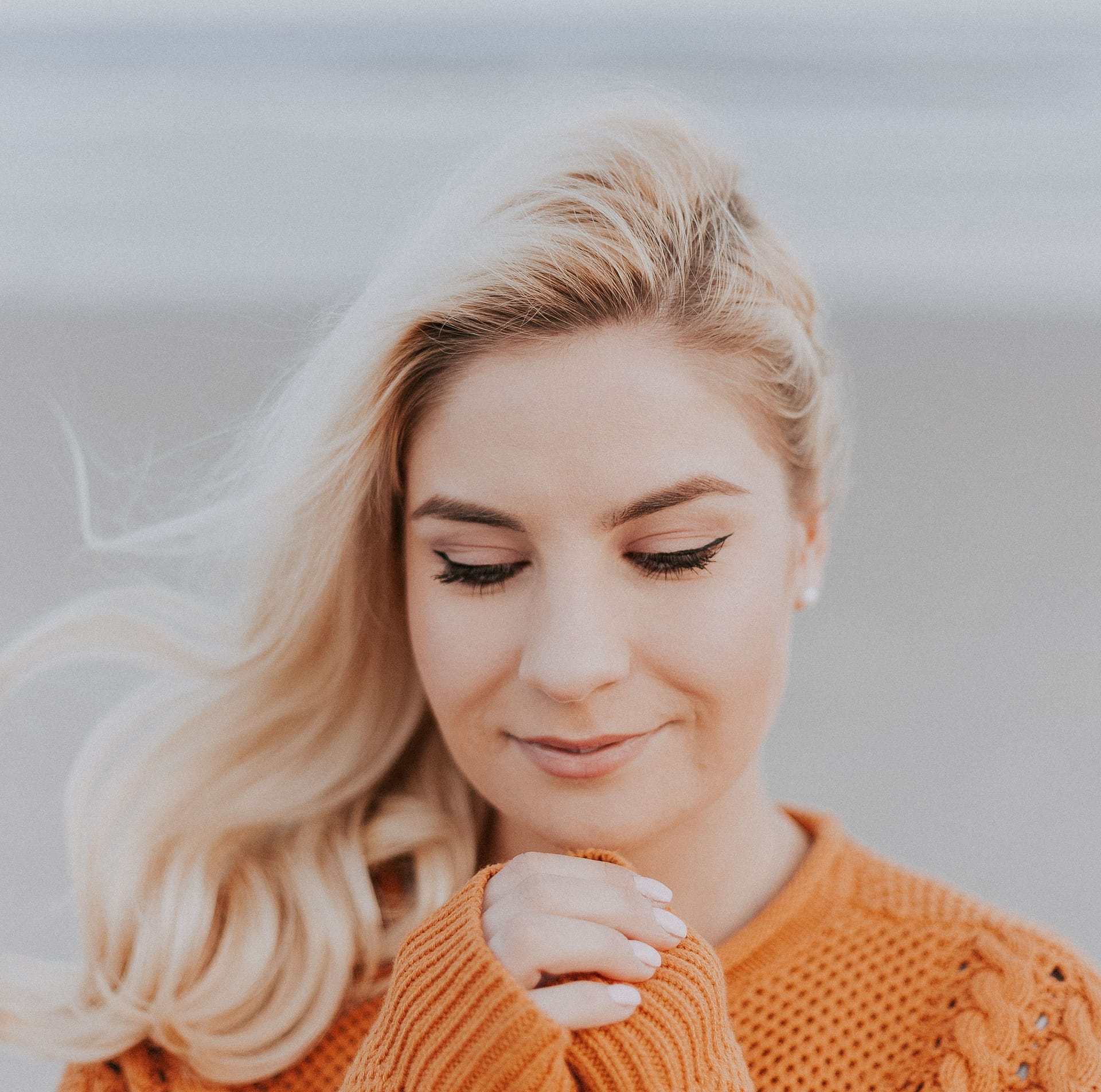 Image of girl  practicing manifestation. Are you manifesting correctly?